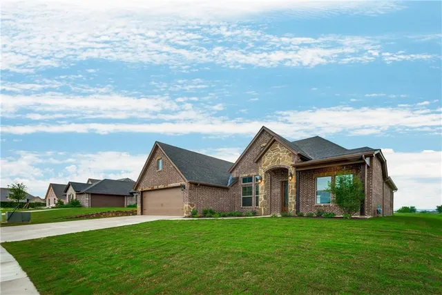 $2,750 | 1205 Prestwick Court, Granbury, TX 76048