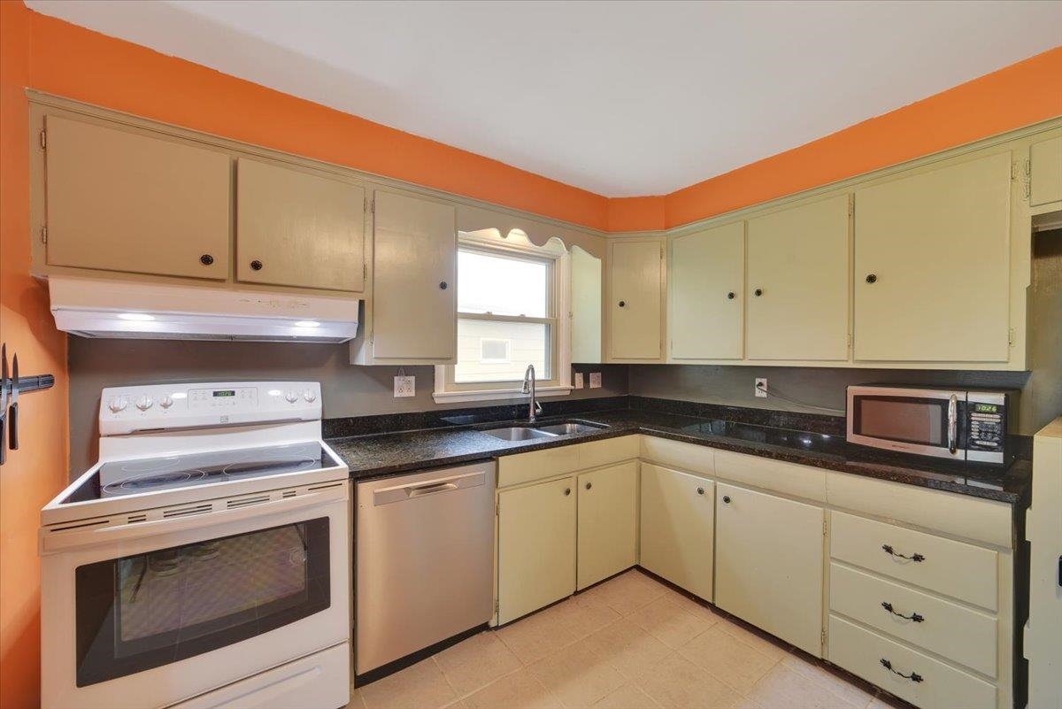 200 Shore Road Burlington, VT 05408 - Photo 31 of 34