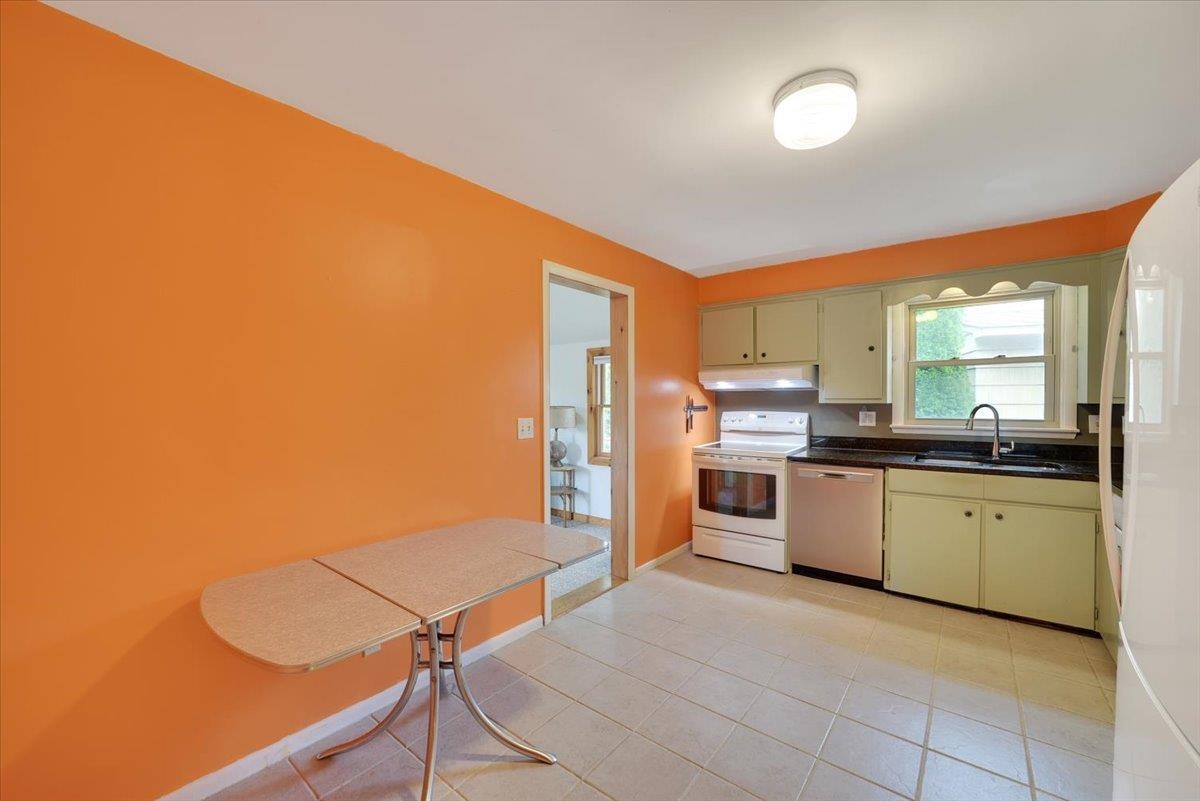 200 Shore Road Burlington, VT 05408 - Photo 33 of 34