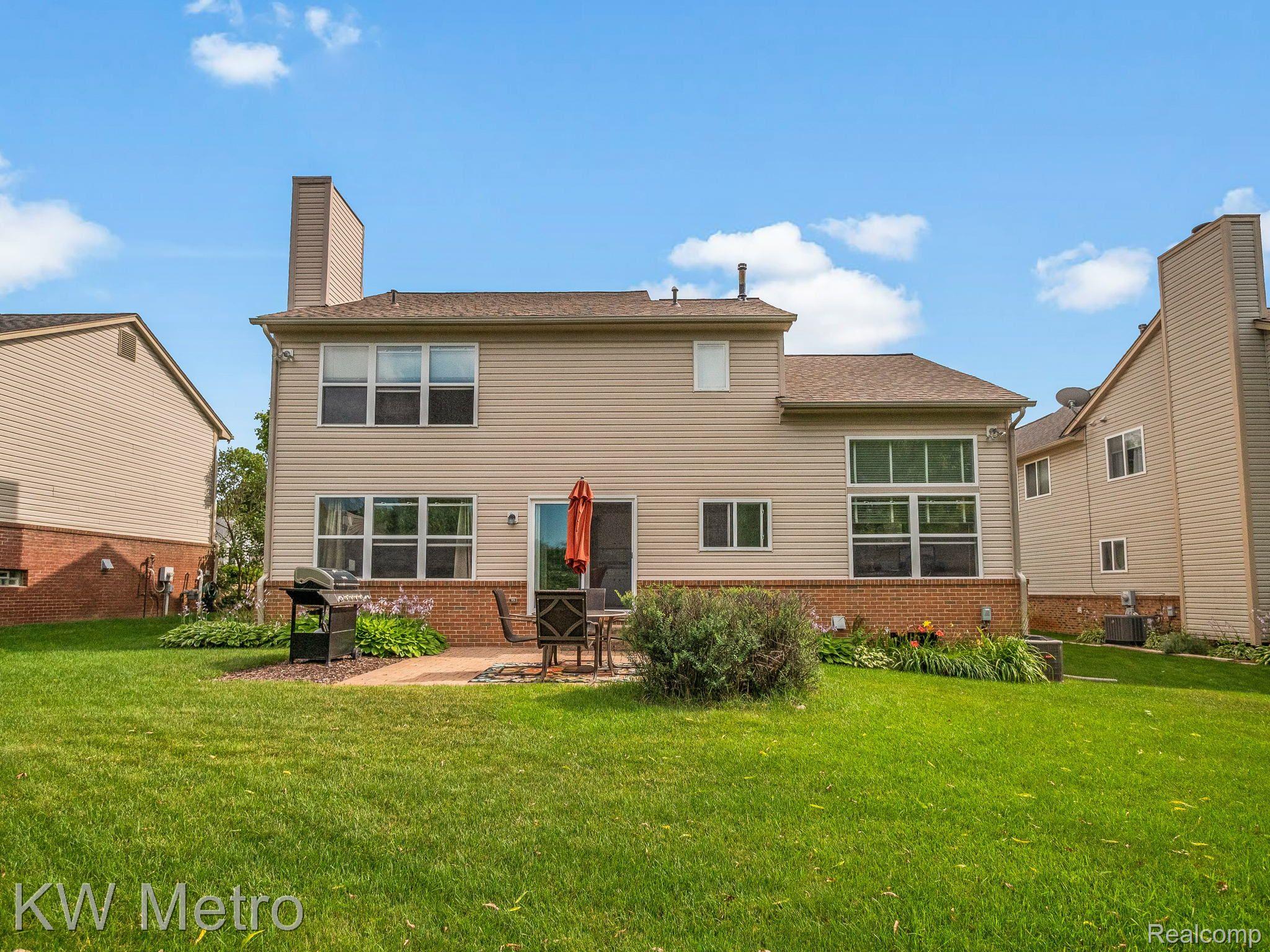 3558 Normandy Drive Rochester, MI 48306 - Photo 4 of 45