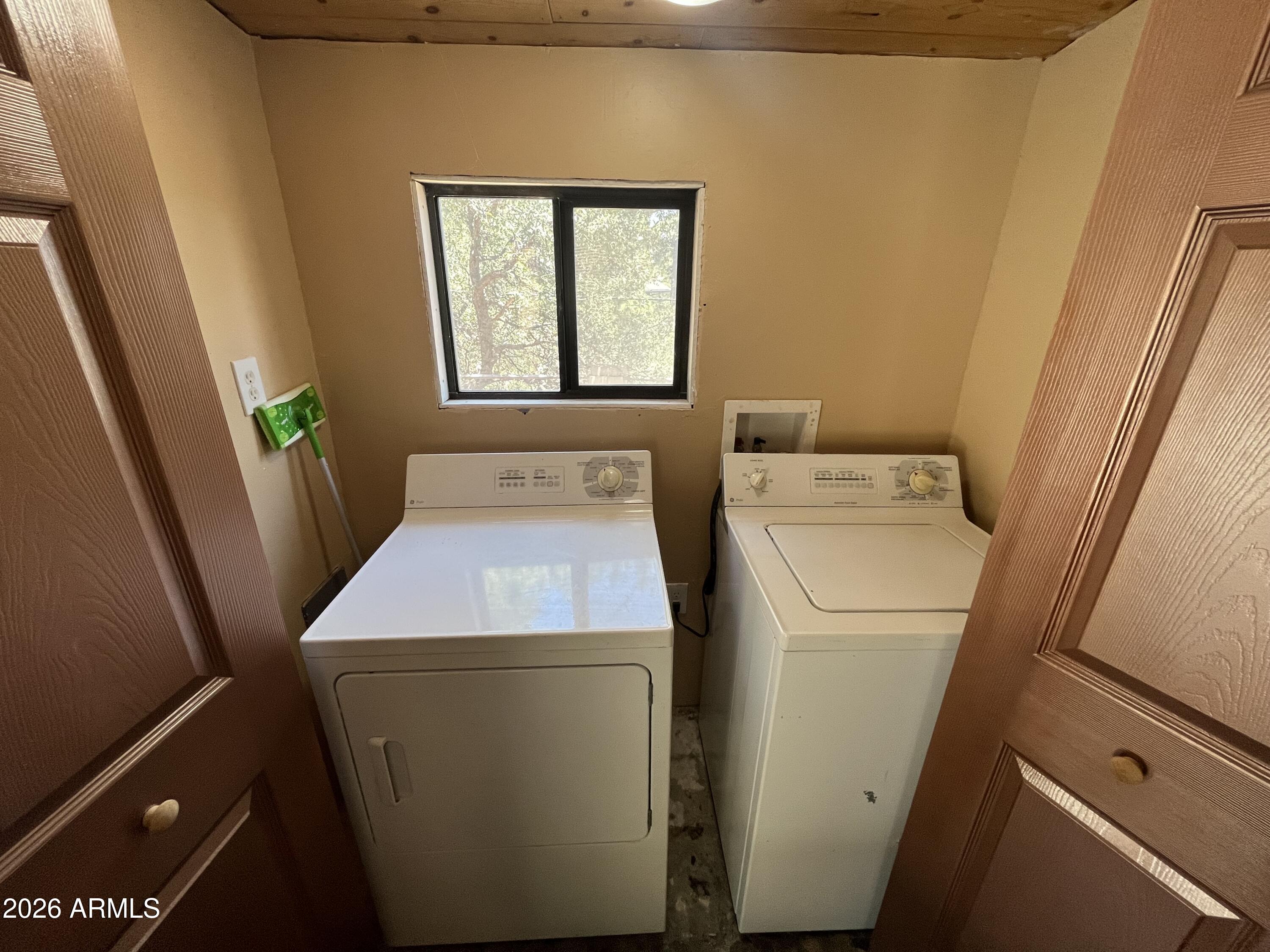 23338 Sunny South Road Crown King, AZ 86343 - Photo 27 of 32 a utility room with dryer and washer