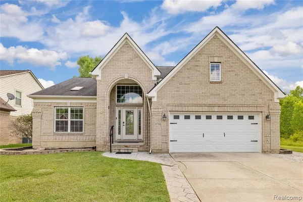$469,900 | 20798 Oak Ridge Drive, Clinton Township, MI 48036