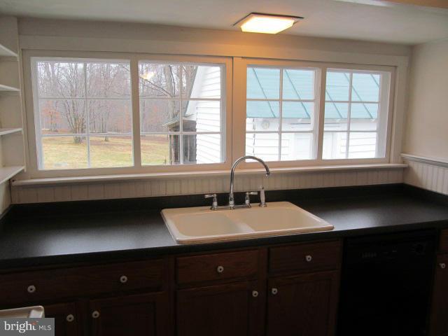 7781 Leeds Manor Road Marshall, VA 20115 - Photo 3 of 30 Kitchen