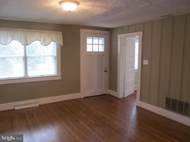 7781 Leeds Manor Road Marshall, VA 20115 - Photo 8 of 30 Family Room
