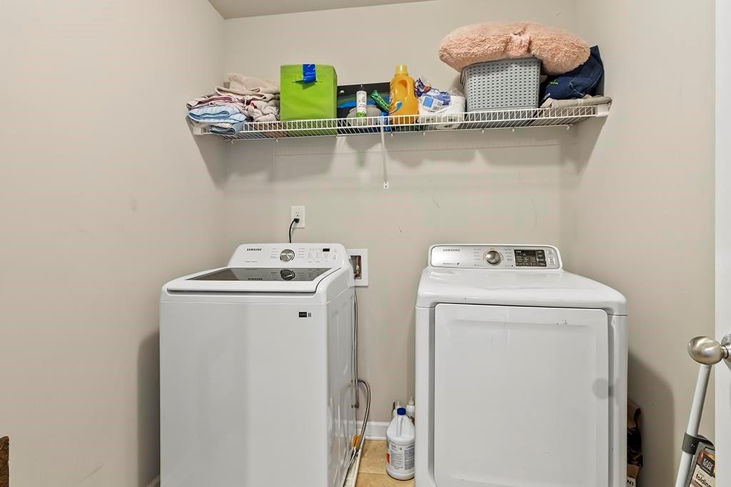 184 Amelia Drive Byron, GA 31008 - Photo 27 of 43 a utility room with dryer and washer