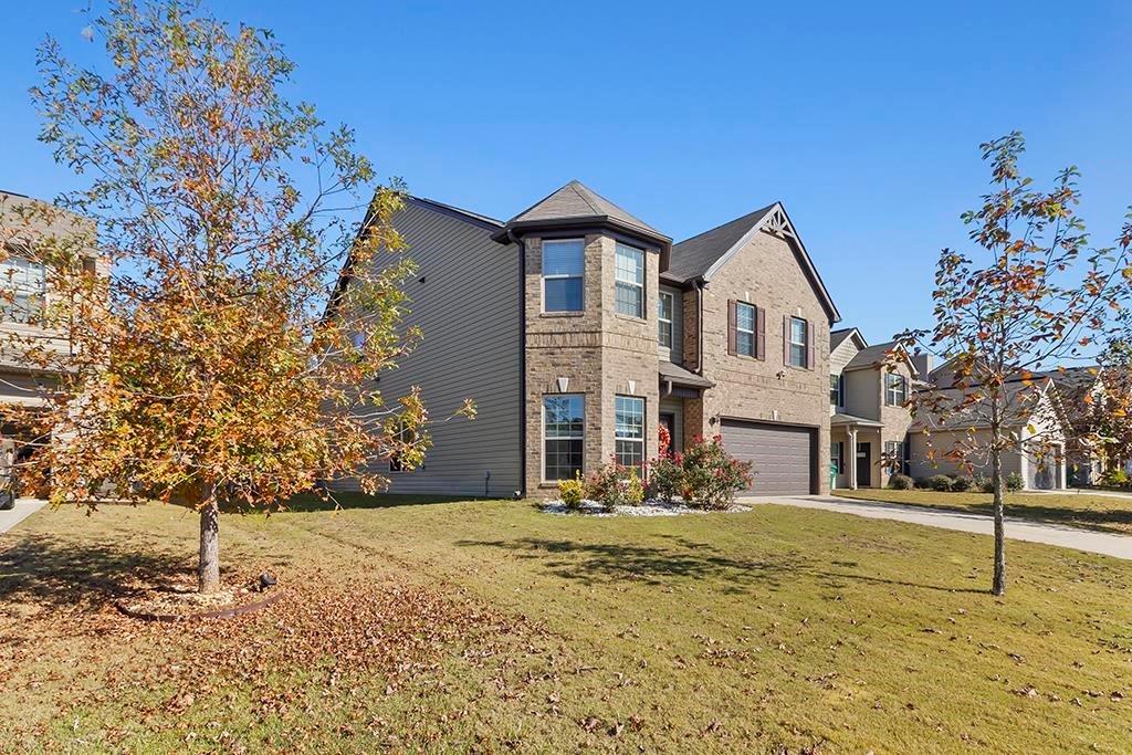 184 Amelia Drive Byron, GA 31008 - Photo 34 of 43 a front view of a house with a yard