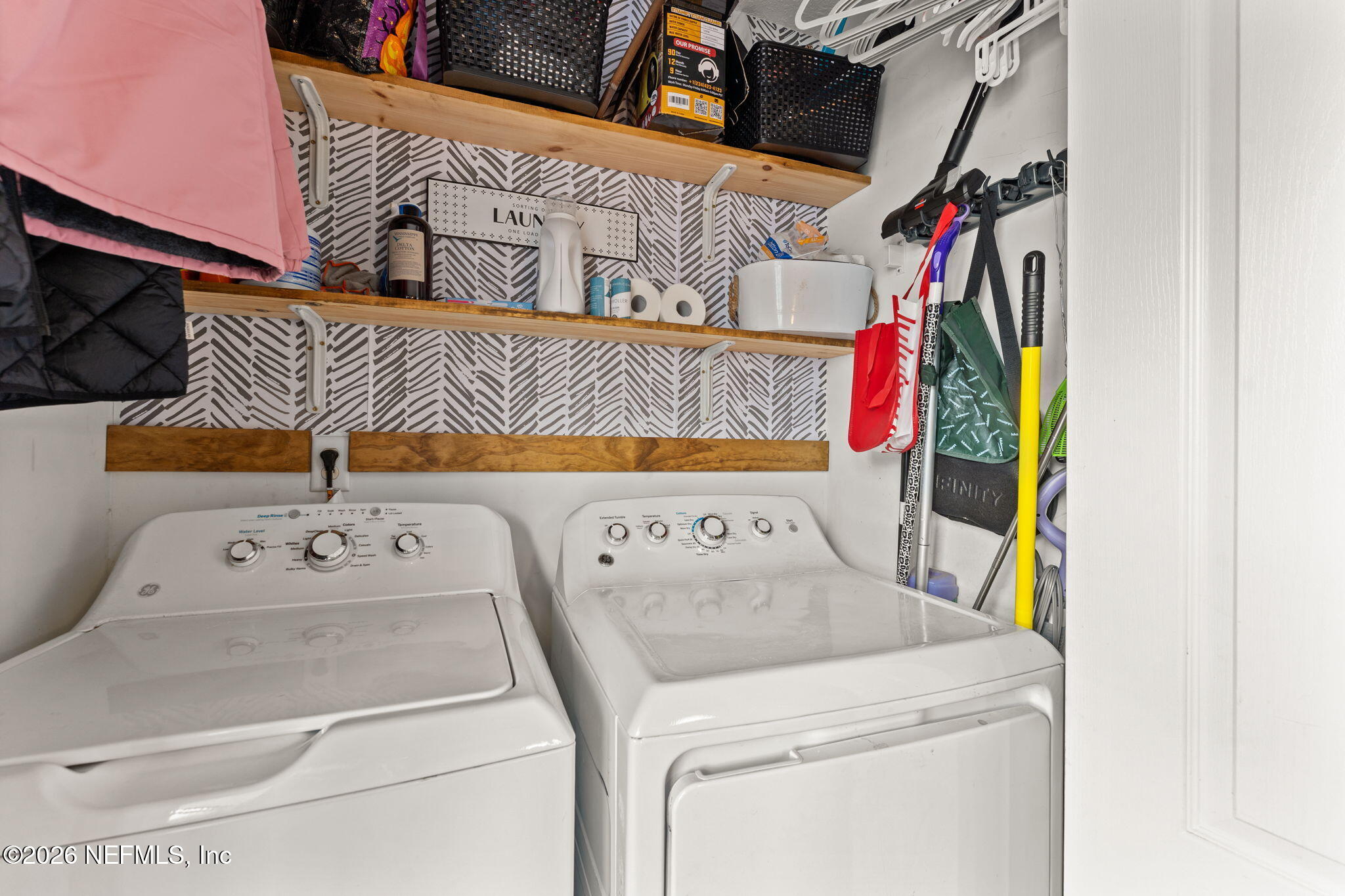 45212 Ingleham Circle Callahan, FL 32011 - Photo 18 of 35 a utility room with dryer and washer