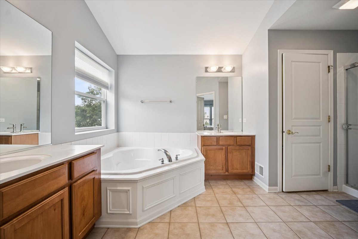 2 Springbrook Court Streamwood, IL 60107 - Photo 15 of 38