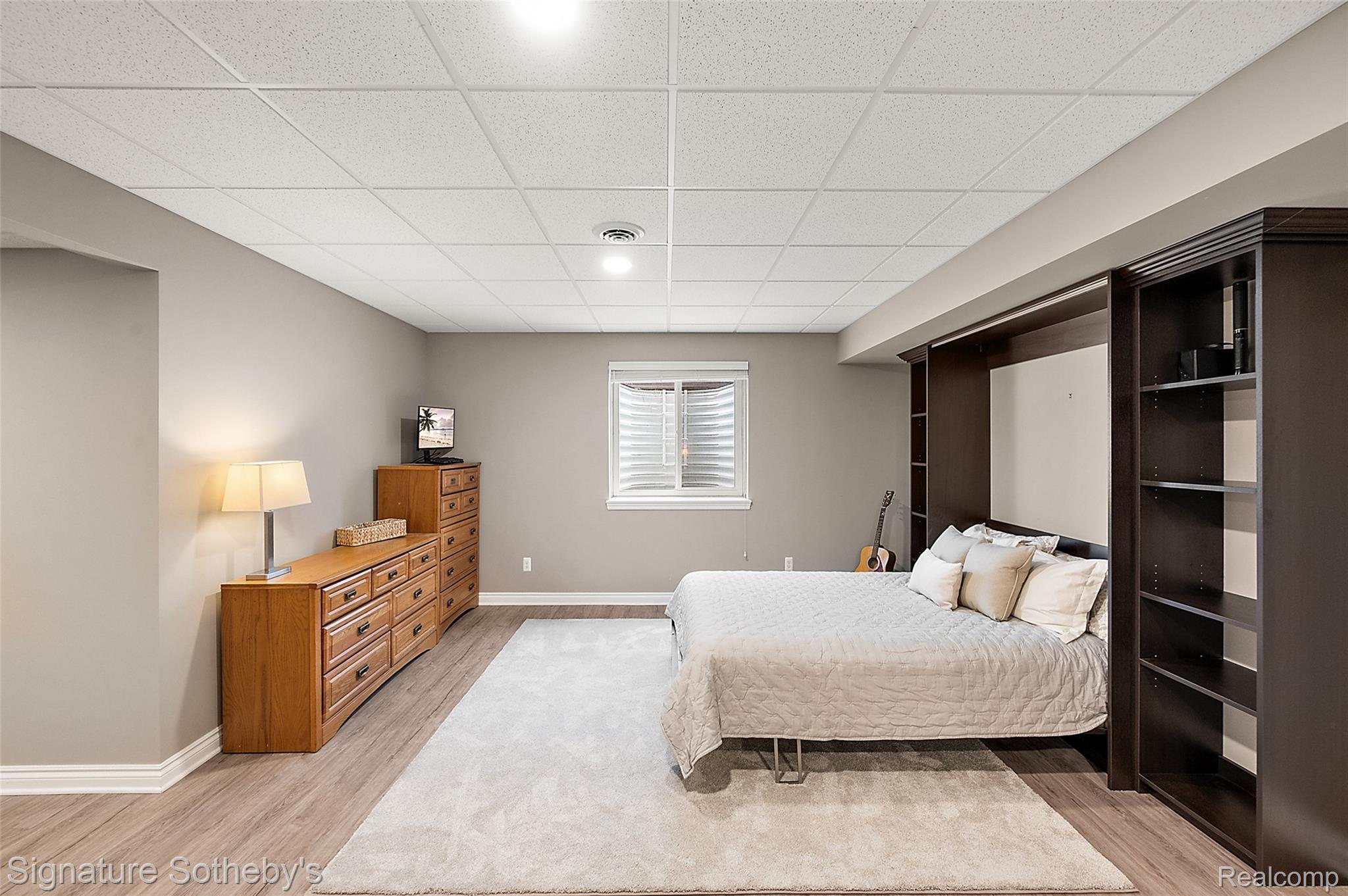 1075 Hampshire Court Rochester, MI 48307 - Photo 22 of 29 Downstairs Bedroom with full egress window
