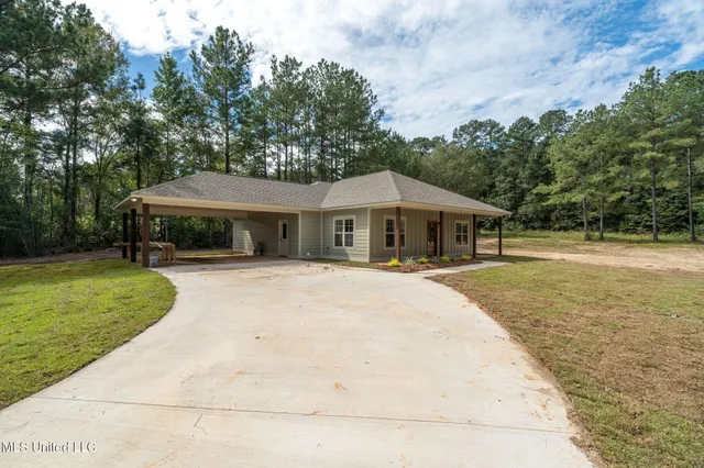 $269,900 | 158 Woodbridge Lane, Seminary, MS 39479