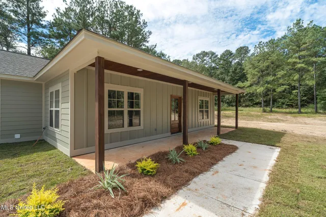 $269,900 | 158 Woodbridge Lane, Seminary, MS 39479