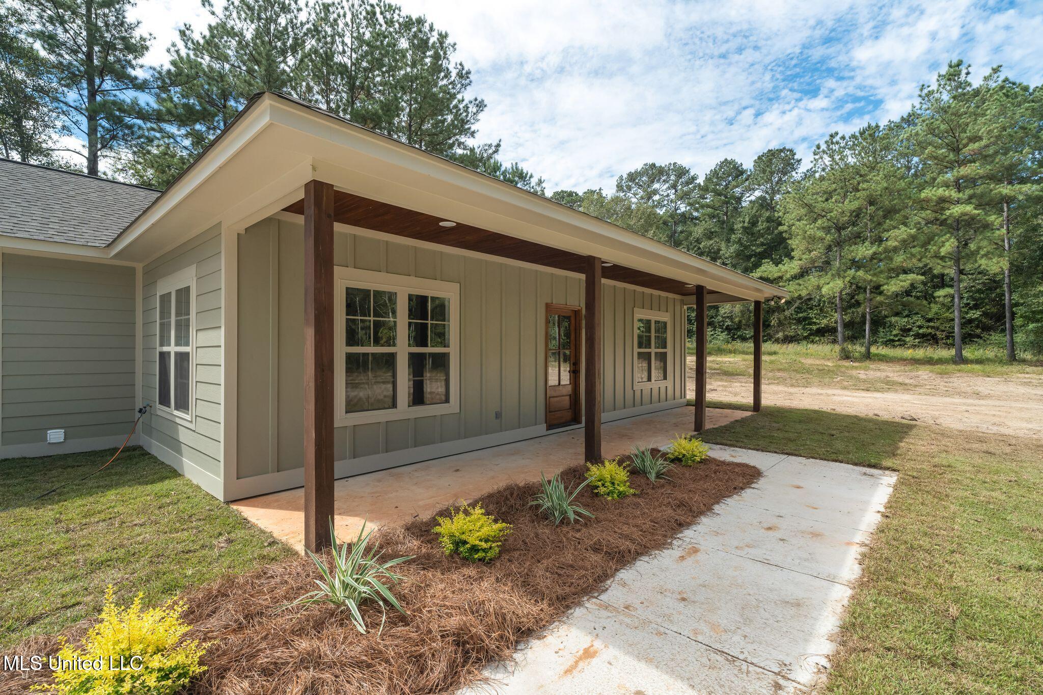 158 Woodbridge Lane Seminary, MS 39479 - Photo 5 of 34 158_Woodbridge_Ln-5