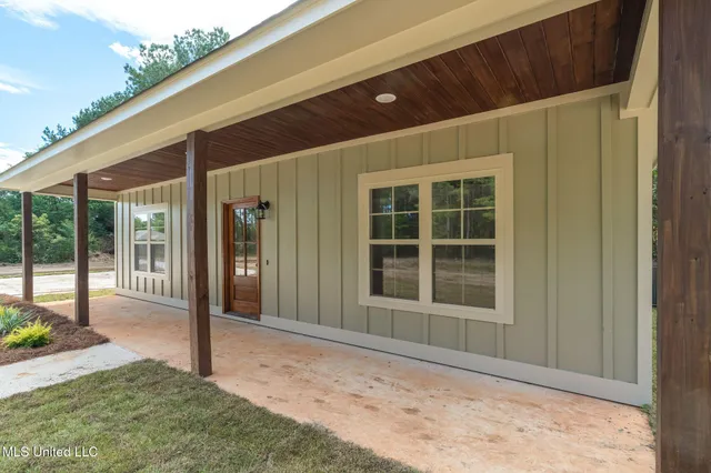 $269,900 | 158 Woodbridge Lane, Seminary, MS 39479