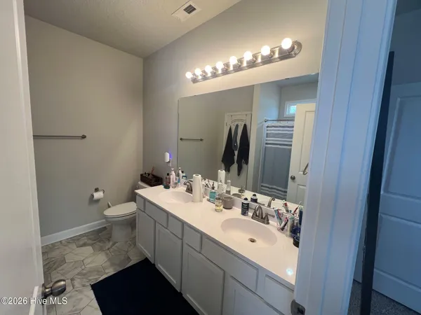 $1,650 | 208 Shallowbag Bay Lane, Jacksonville, NC 28546