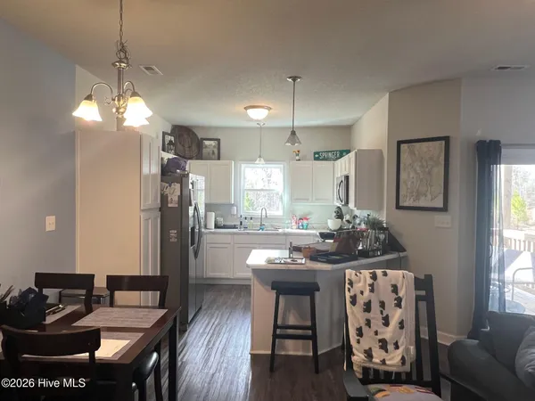 $1,650 | 208 Shallowbag Bay Lane, Jacksonville, NC 28546