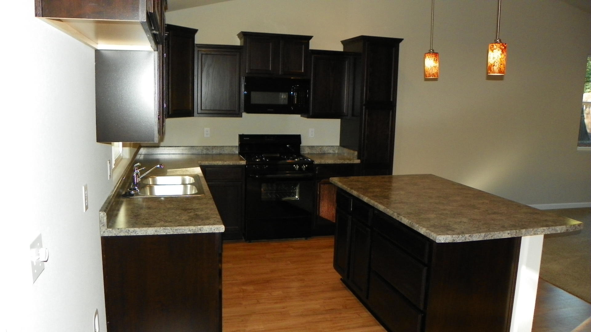 1151 Harpole Road Redding, CA 96002 - Photo 8 of 17 a kitchen with granite countertop cabinets and refrigerator