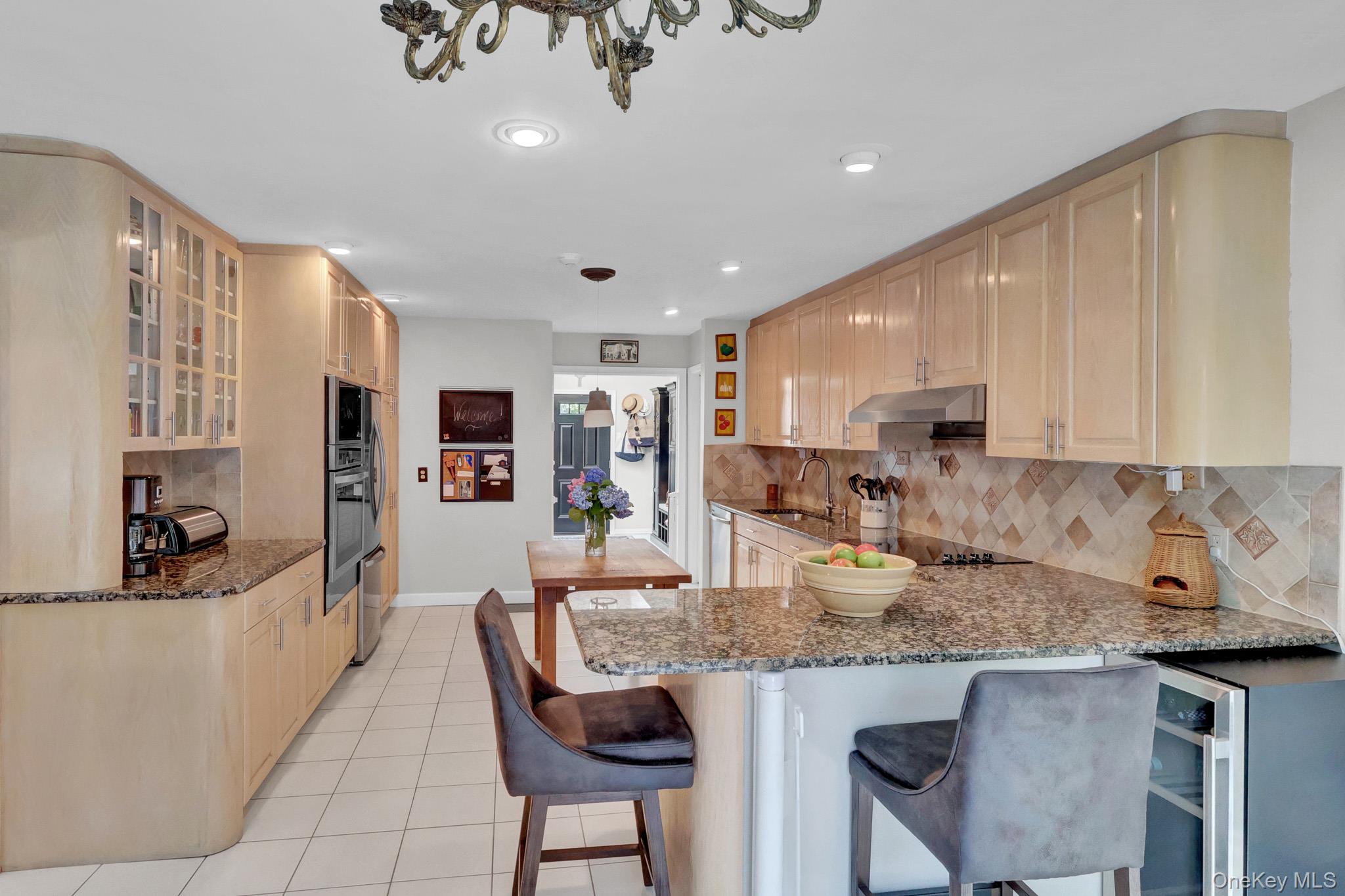 121 Old Field Road Huntington, NY 11743 - Photo 11 of 38 Eat-in Kitchen