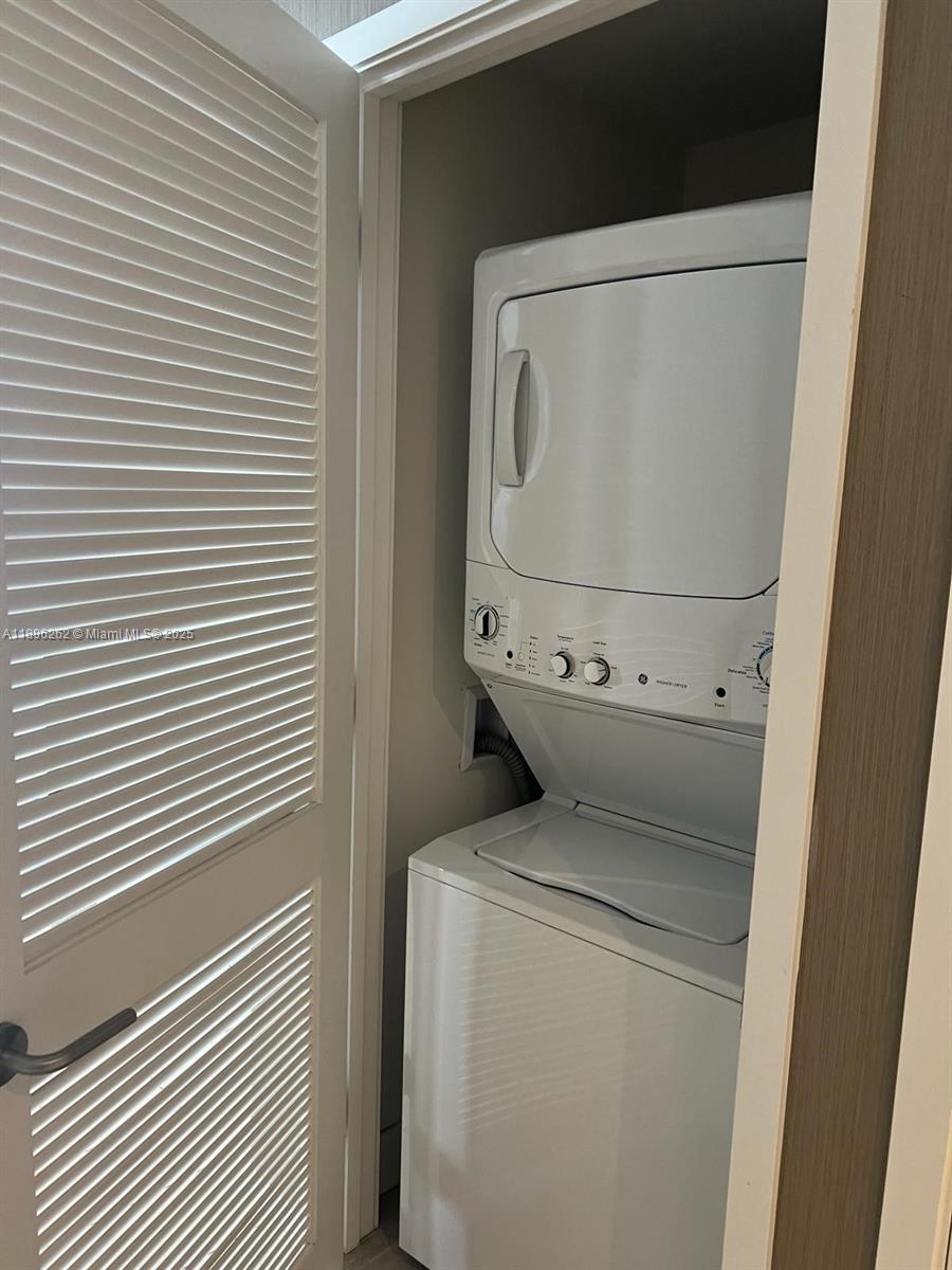 4010 South Ocean Drive, Unit R2004 Hollywood, FL 33019 - Photo 20 of 34 a utility room with dryer and washer