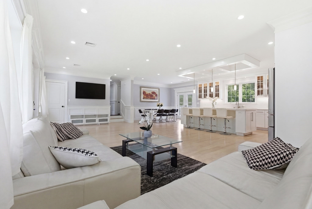 52 Ridgewood Road Milton, MA 02186 - Photo 5 of 39