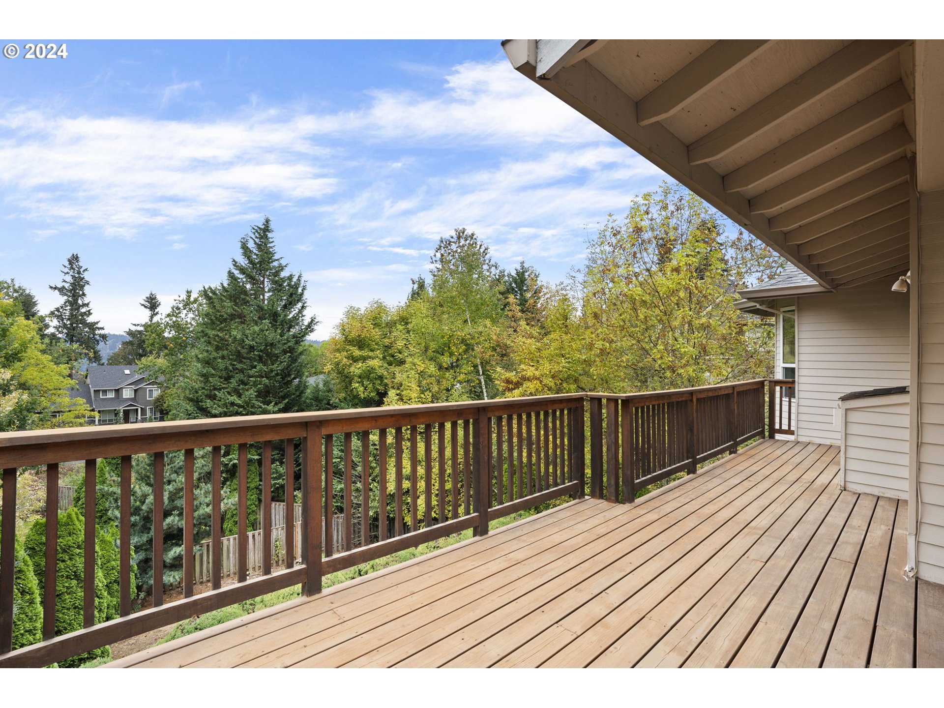 2250 Crestview Drive West Linn, OR 97068 - Photo 19 of 48 a balcony with wooden floor and fence