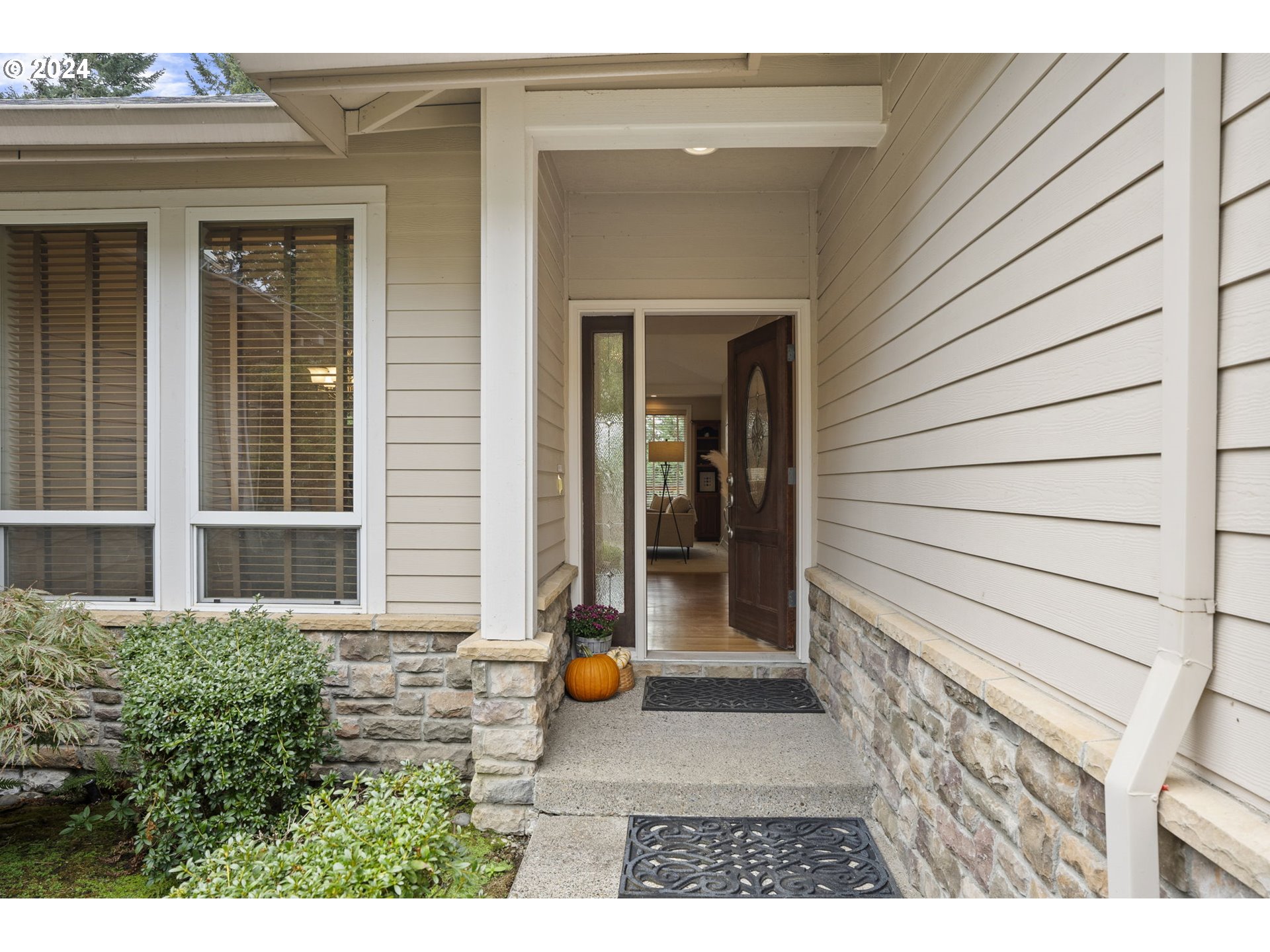 2250 Crestview Drive West Linn, OR 97068 - Photo 3 of 48 a view of entrance front of house