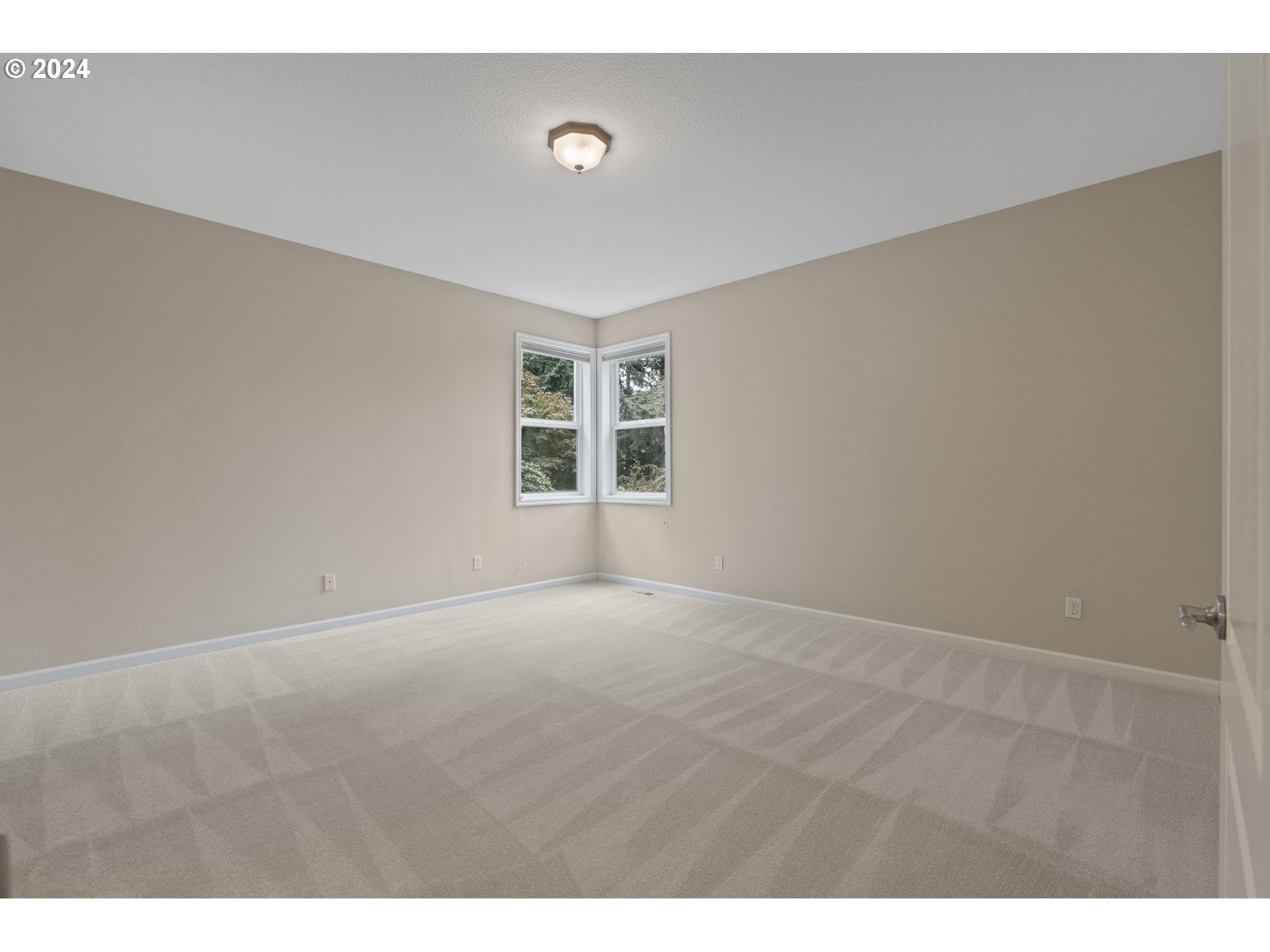 2250 Crestview Drive West Linn, OR 97068 - Photo 32 of 48 a view of empty room with wooden floor