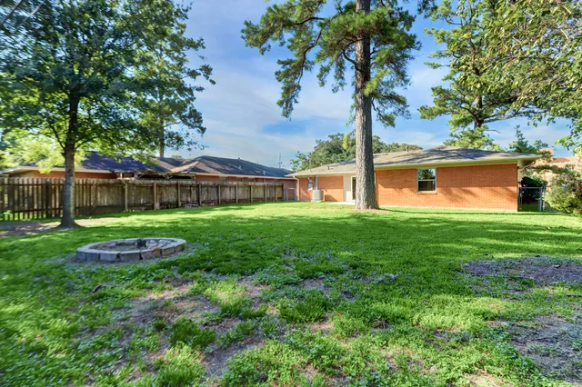 $3,500 | 8331 Waterbury Drive, Houston, TX 77055