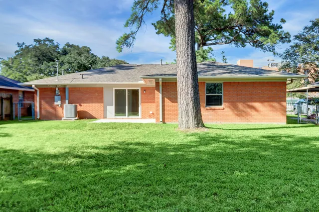 $3,500 | 8331 Waterbury Drive, Houston, TX 77055