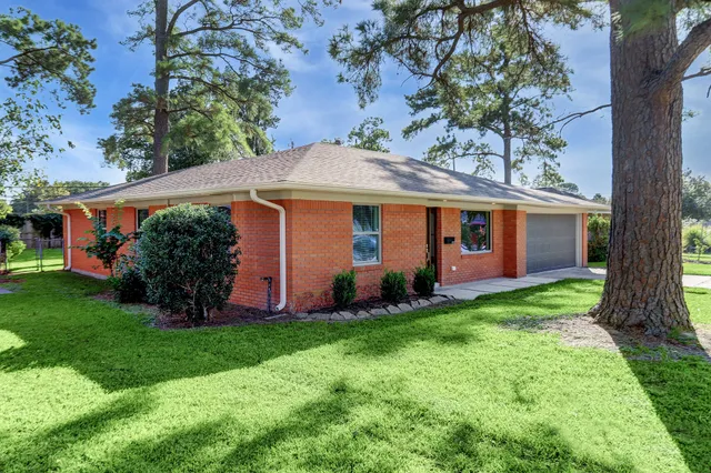 $3,500 | 8331 Waterbury Drive, Houston, TX 77055