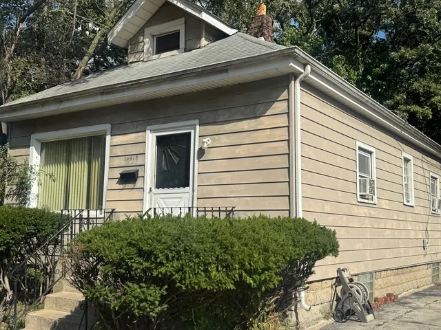 a house view with a outdoor space