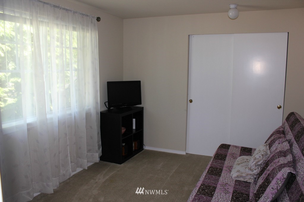 17025 110th Place Southeast Renton, WA 98055 - Photo 11 of 18 Gallery Image 11