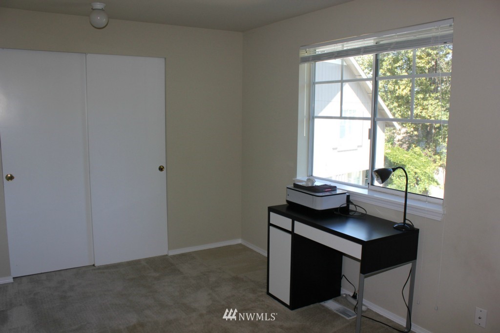 17025 110th Place Southeast Renton, WA 98055 - Photo 12 of 18 Gallery Image 12