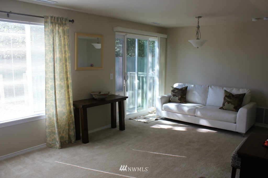 17025 110th Place Southeast Renton, WA 98055 - Photo 8 of 18 Gallery Image 8