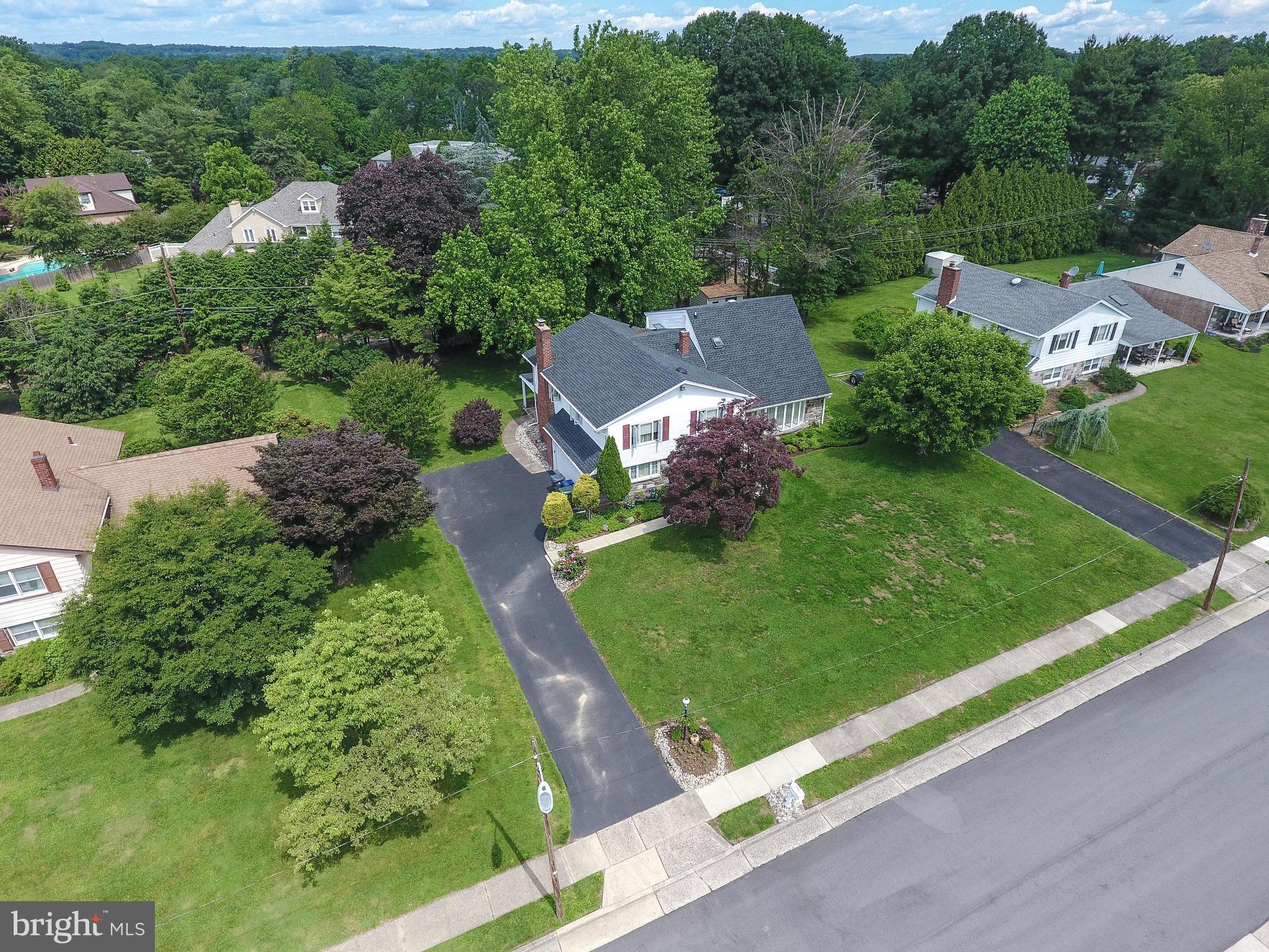 1844 Bertram Road Huntingdon Valley, PA 19006 - Photo 4 of 35