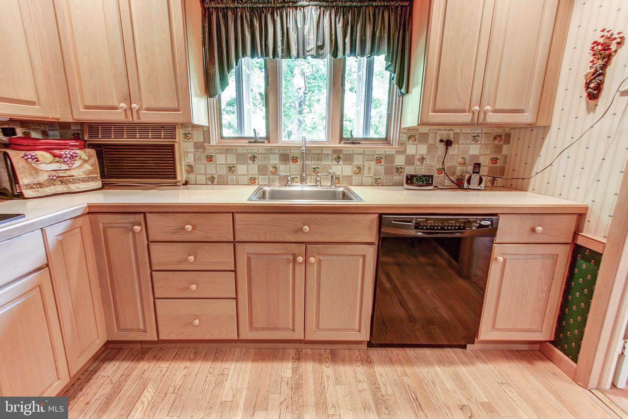 1844 Bertram Road Huntingdon Valley, PA 19006 - Photo 10 of 35