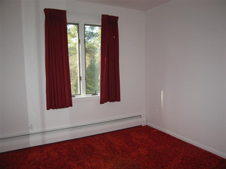 1800 South County Road Osterville, MA 02655 - Photo 11 of 17 an empty room with window