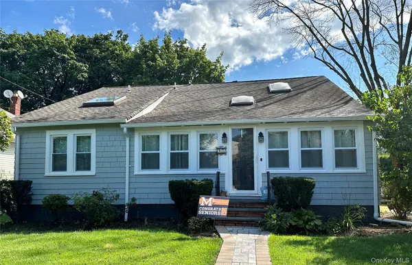 $6,800 | 92 Clapham Avenue, Manhasset, NY 11030