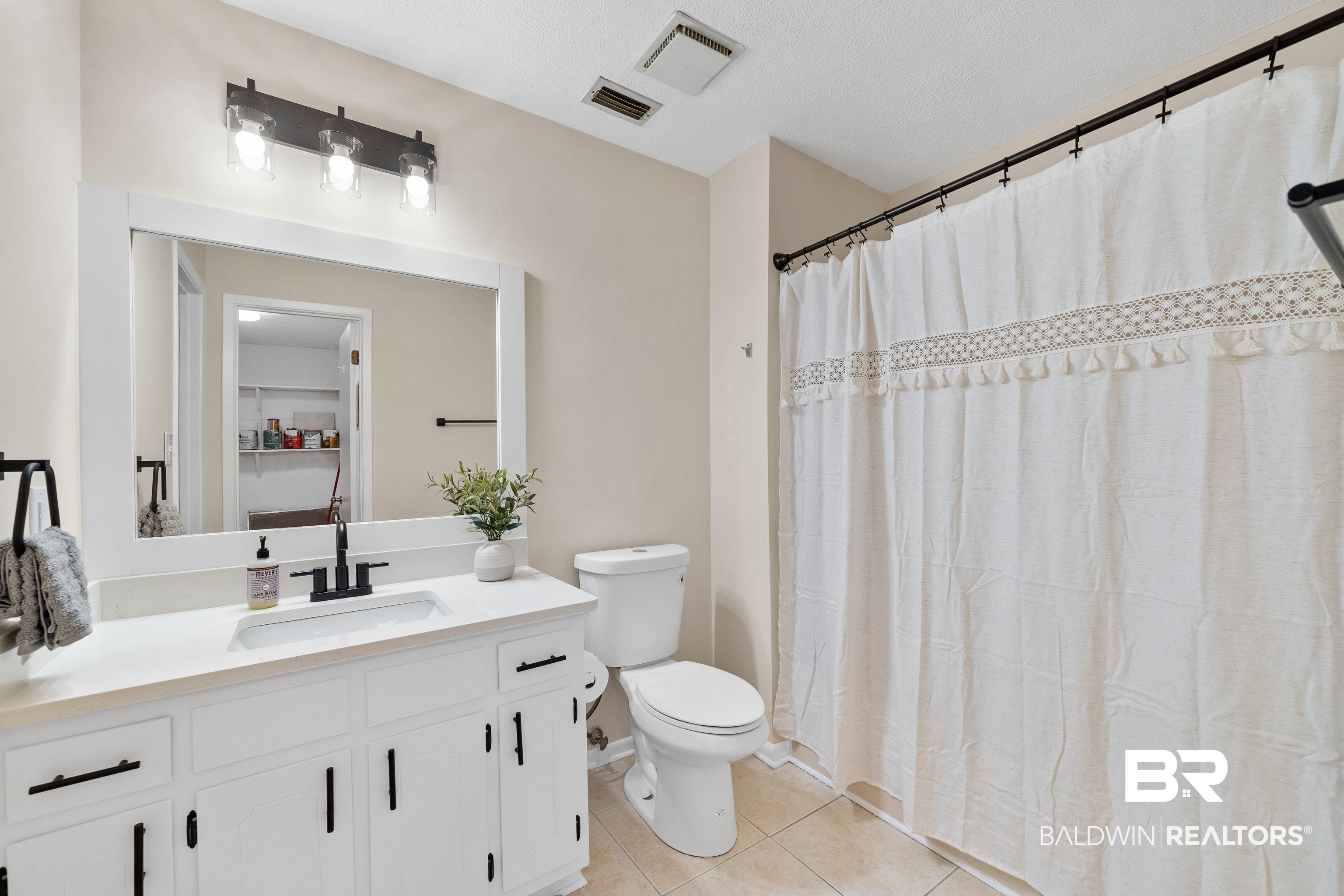201 Avon Circle East Daphne, AL 36526 - Photo 19 of 23 Primary Bath