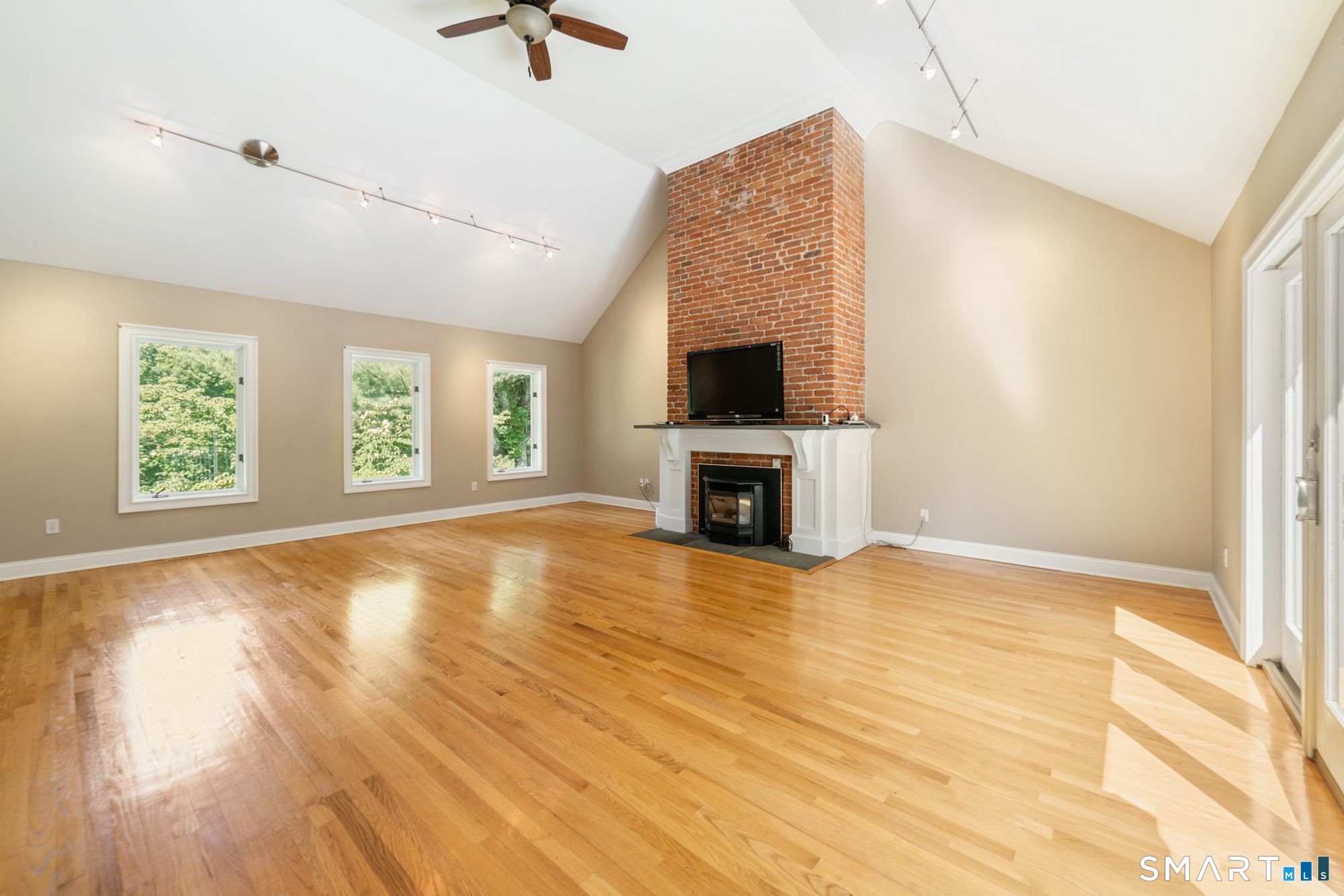 644 South Brooksvale Road Cheshire, CT 06410 - Photo 27 of 40