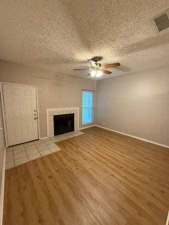 $1,775 | 2414 Longview Street, Unit 205, Austin, TX 78705