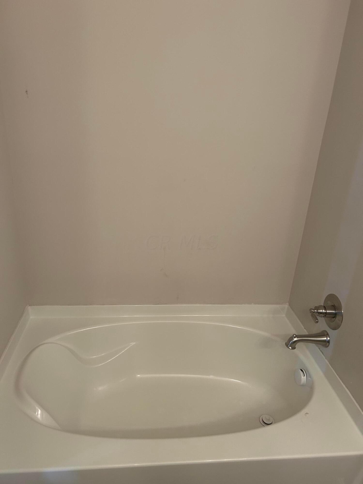 4853 Amber Crossing Road Columbus, OH 43232 - Photo 32 of 39 soaking tub