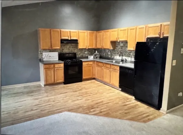 $2,000 | 1523 Golden Oak Drive, Woodstock, IL 60098