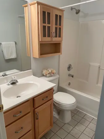 $2,000 | 1523 Golden Oak Drive, Woodstock, IL 60098