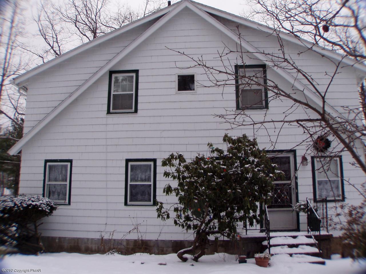 13 Pocono Road Mount Pocono, PA 18344 - Photo 3 of 16 Back of house into yard