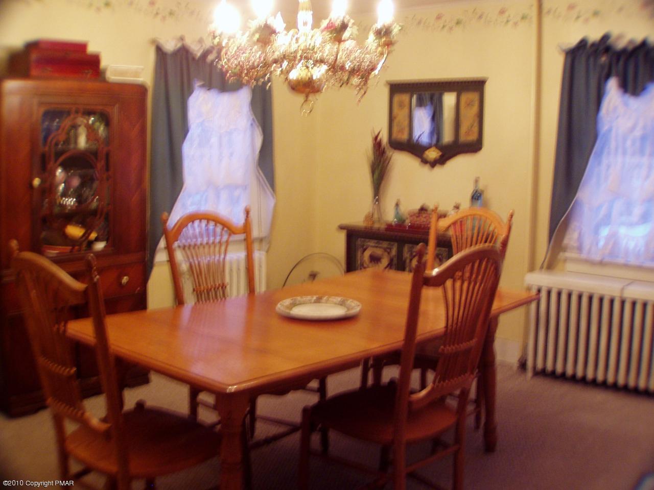 13 Pocono Road Mount Pocono, PA 18344 - Photo 6 of 16 Formal Dining room