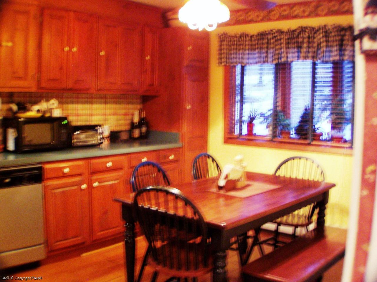 13 Pocono Road Mount Pocono, PA 18344 - Photo 9 of 16 Eat in area of kitchen