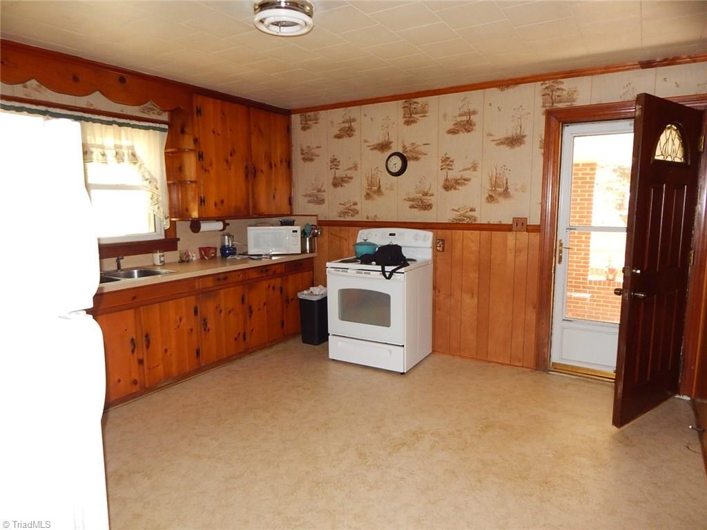 4924 Haynes Road Jonesville, NC 28642 - Photo 6 of 15 Gallery Image 6