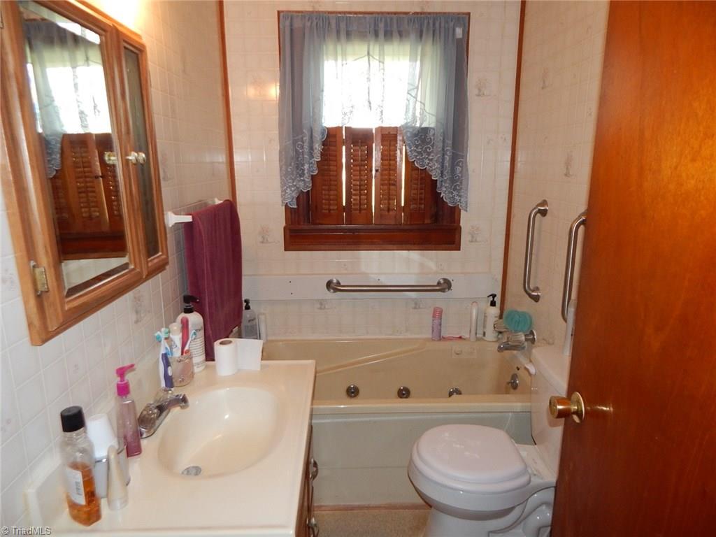4924 Haynes Road Jonesville, NC 28642 - Photo 7 of 15 Gallery Image 7
