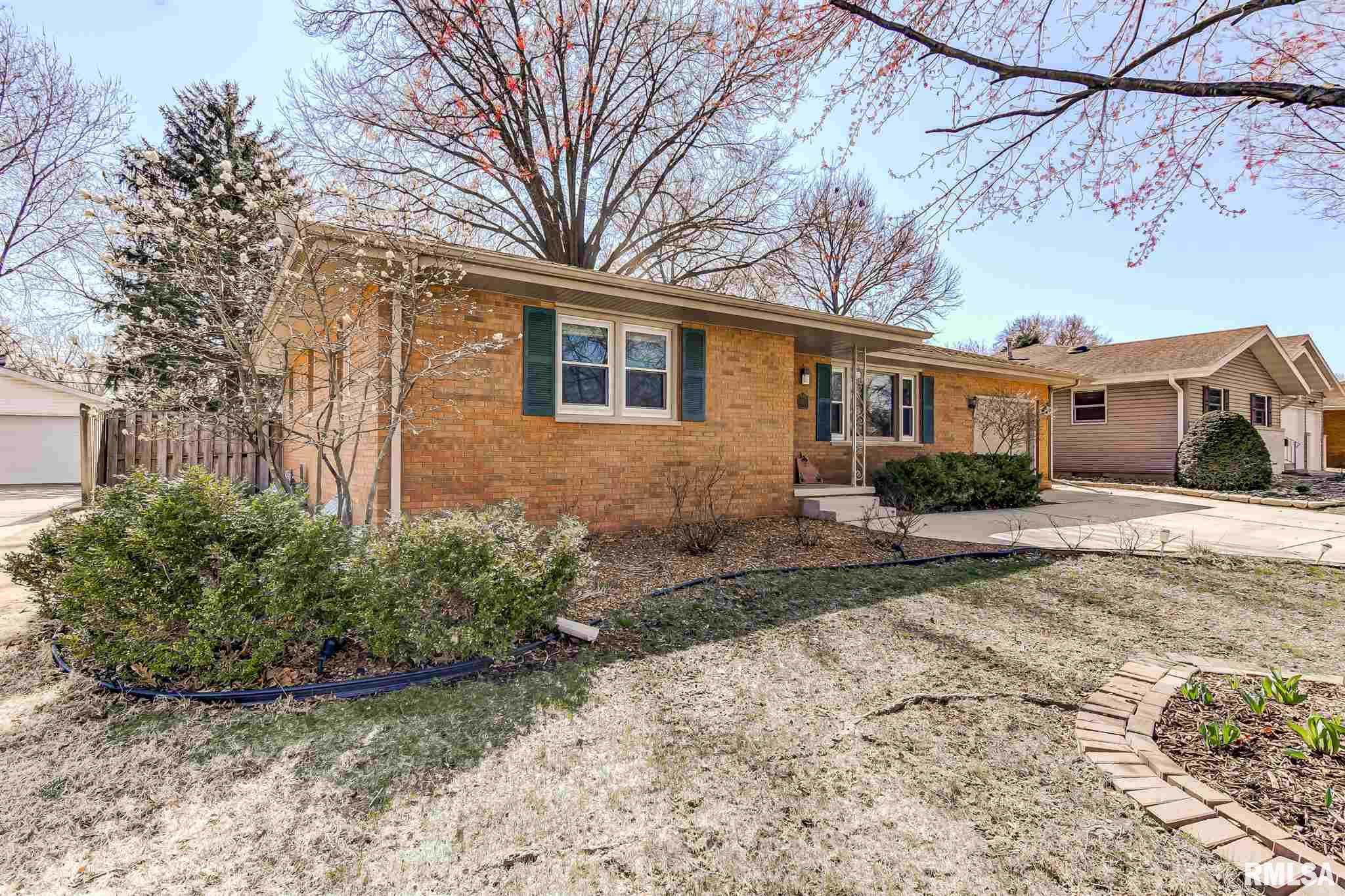 2408 Tamaroa Trail Springfield, IL 62702 - Photo 2 of 40 Gallery Image 2