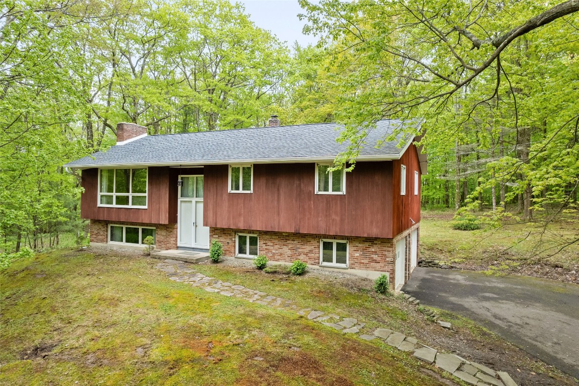 140 Noyes Road Vestal, NY 13850 - Photo 1 of 38 Gallery Image 1